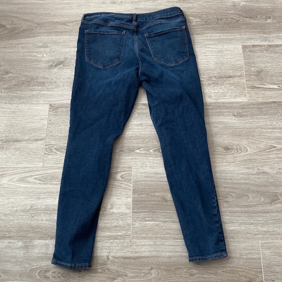 Old Navy Plus Size Mid-Rise Rockstar Super-Skinny Jeans - Picture 6 of 11